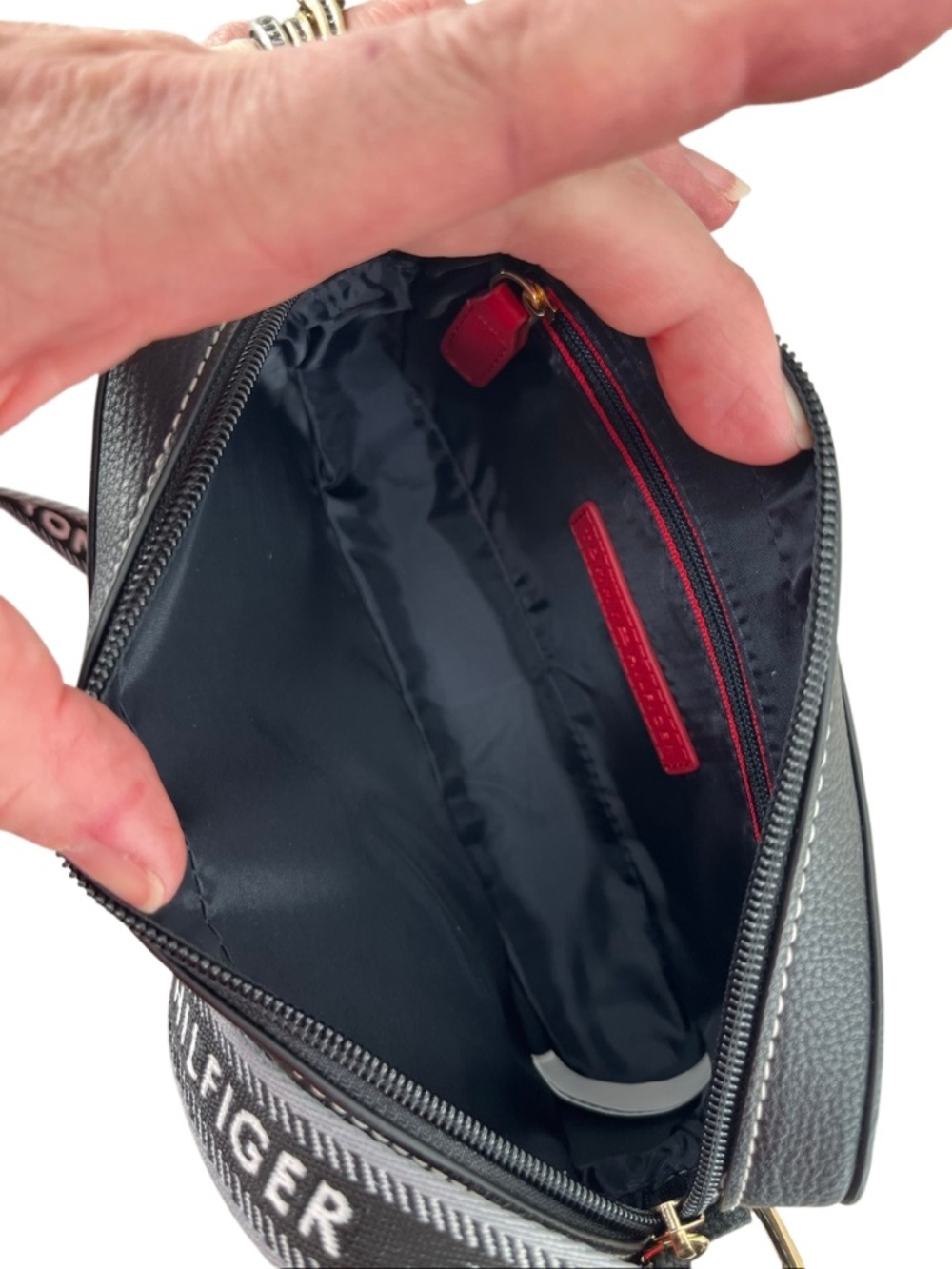 Tommy Hilfiger Black Pebbled Crossbody Camera Bag Purse - Picture 4 of 8